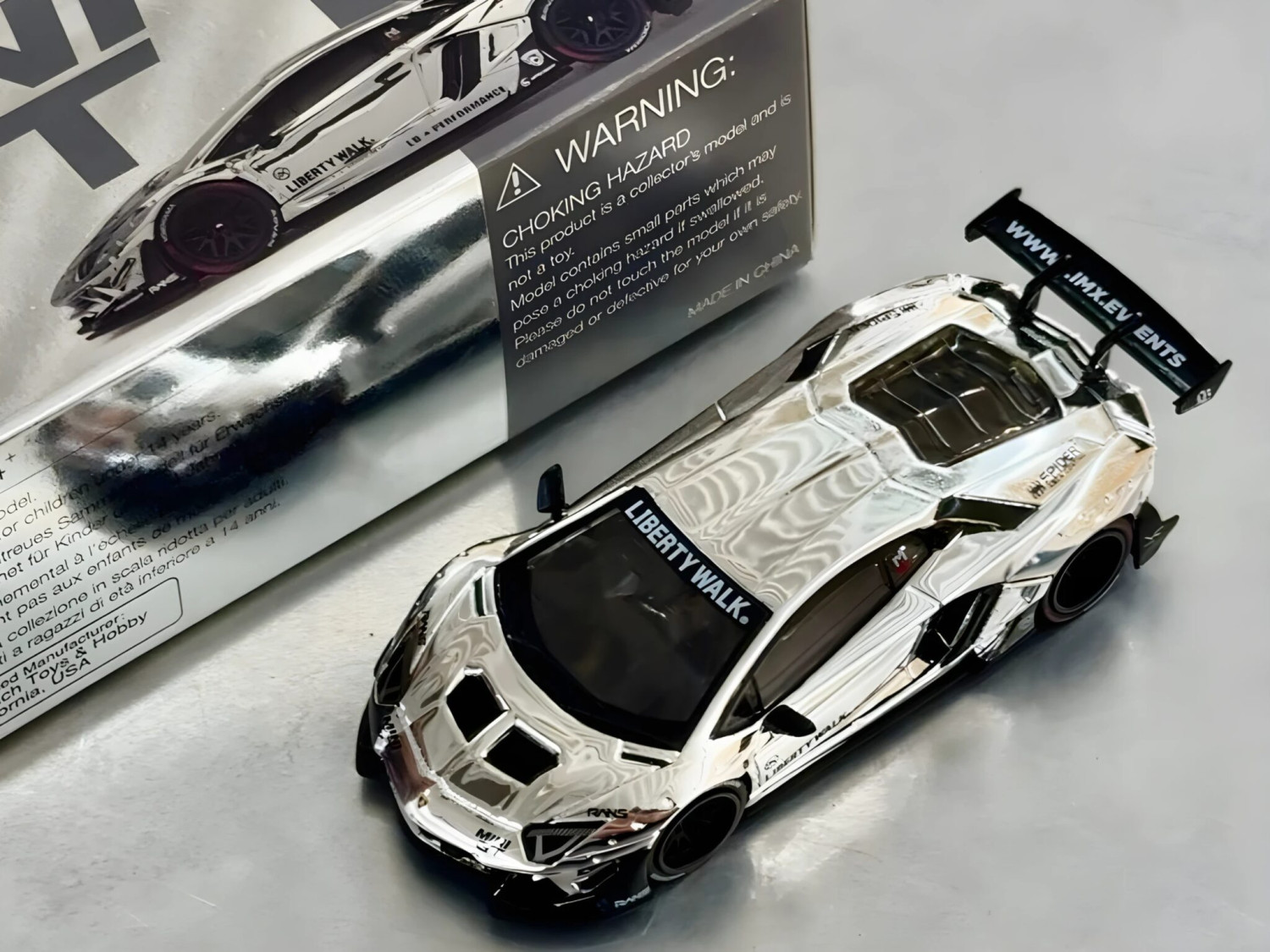 Liberty Walk Full Team Hadir di IMX 2025, Luncurkan Diecast Chrome Edisi Terbatas