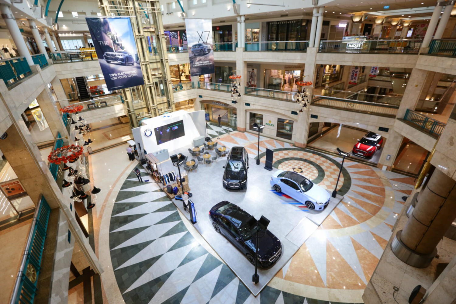 BMW Gelar Pameran di Plaza Senayan Guna Pertahankan Pasar Premium