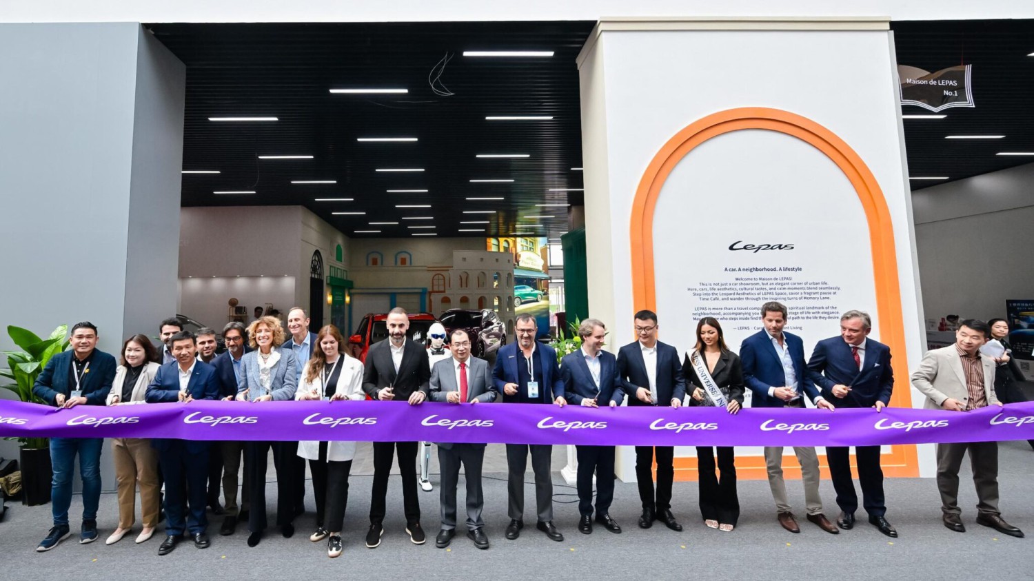 Lepas Resmikan Showroom Bertema Lifestyle Pertama di Dunia