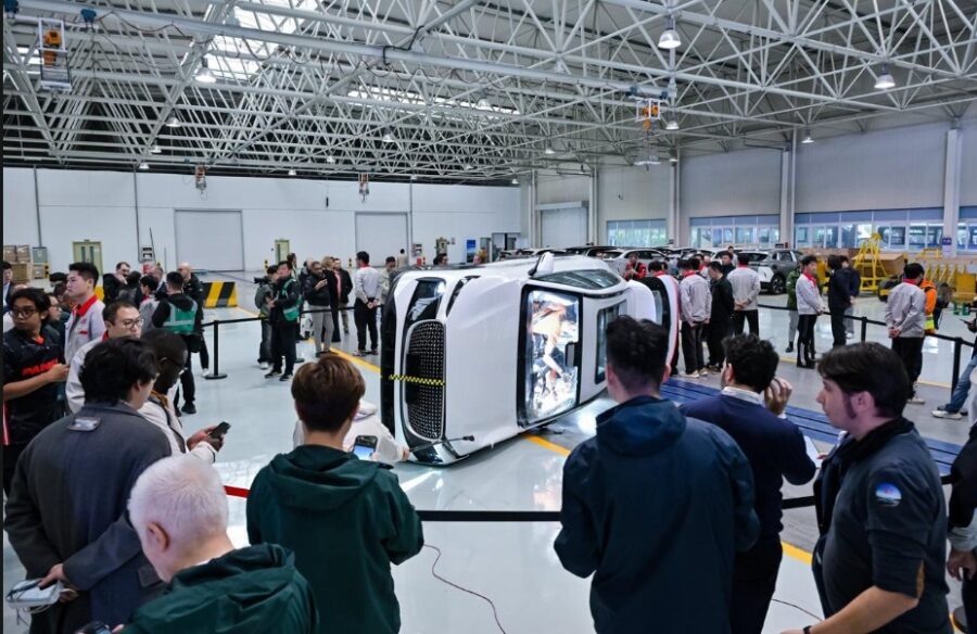 Lepas Gelar Uji Keselamatan Publik Perdana, Buktikan Ketangguhan SUV Listrik L8