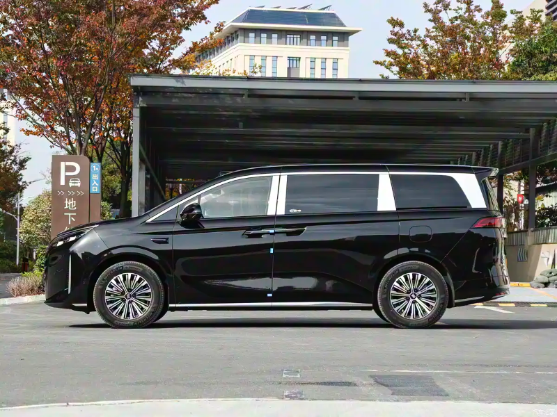 BYD M9 Generasi Kelima Meluncur, MPV PHEV yang Mewah