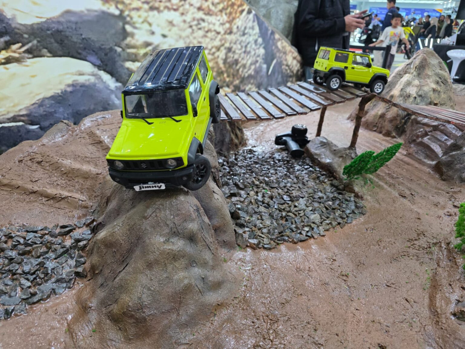 Suzuki , Suzuki Jimny, MINI, Booth Suzuki di IIMS 2026, Offroad Mini Jimny RC hingga Simulator Jadi Favorit