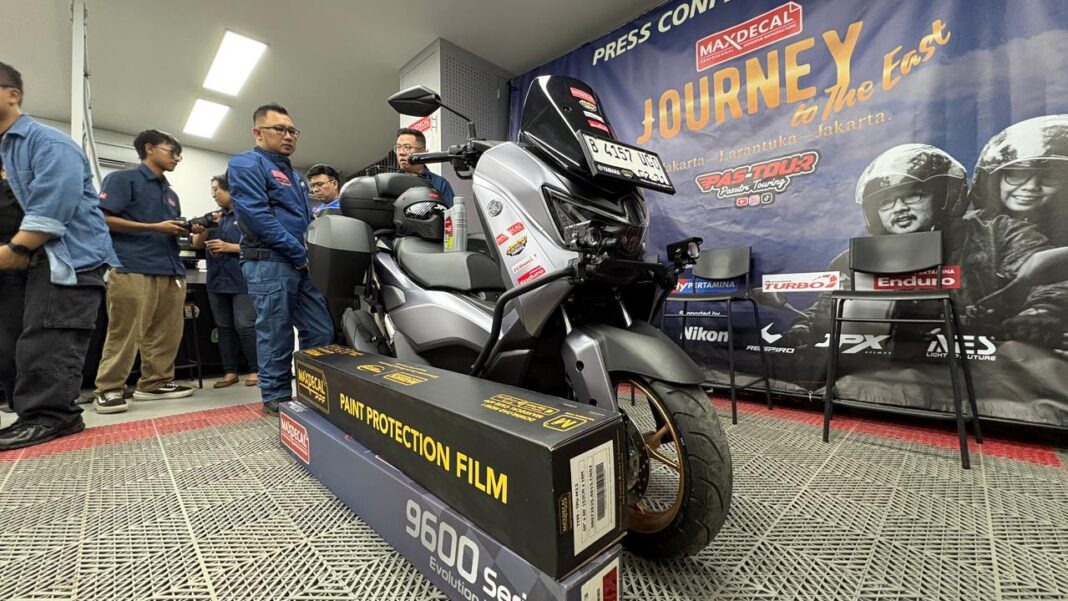 Maxdecal Gandeng Pasutri Touring Jelajahi Indonesia Timur