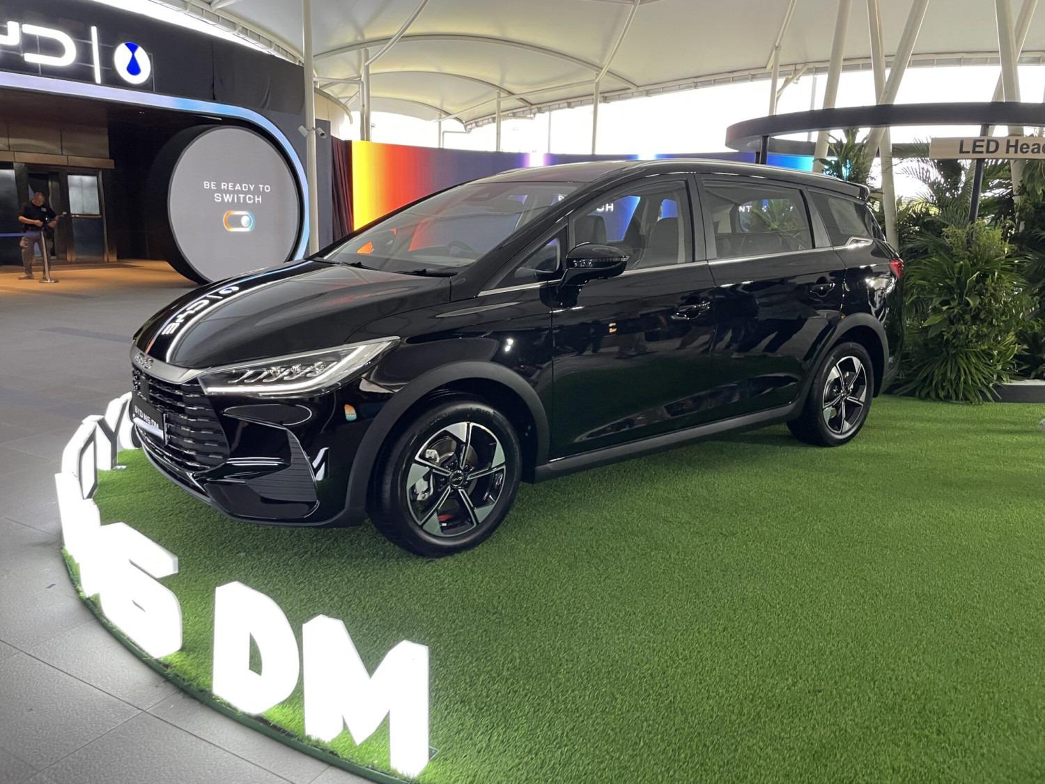 BYD, Ada Lima Varian, Harga BYD M6 DM Lebih Murah Dari M6 EV?
