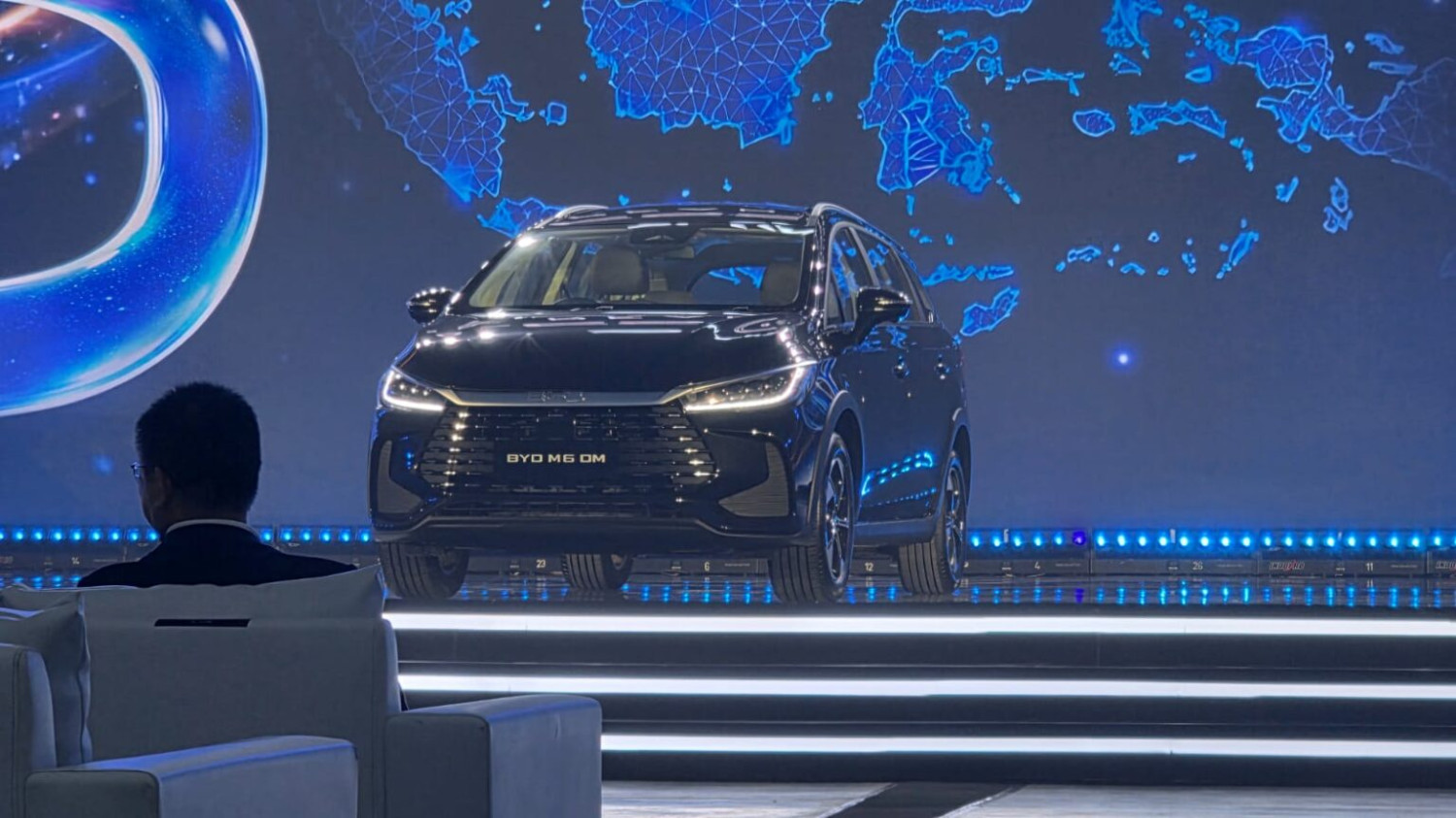 BYD, Dobrak Pasar PHEV, BYD M6 DM Resmi Meluncur dengan Jarak Tempuh 1.800 KM!