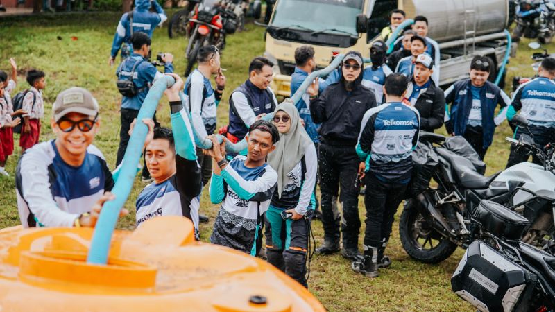 Telkomsel dan GSrek Indonesia JC Gelar Aksi Sosial di Sumba