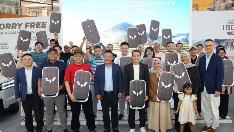 Konsumen Wuling Eksion Resmi Terima Unit