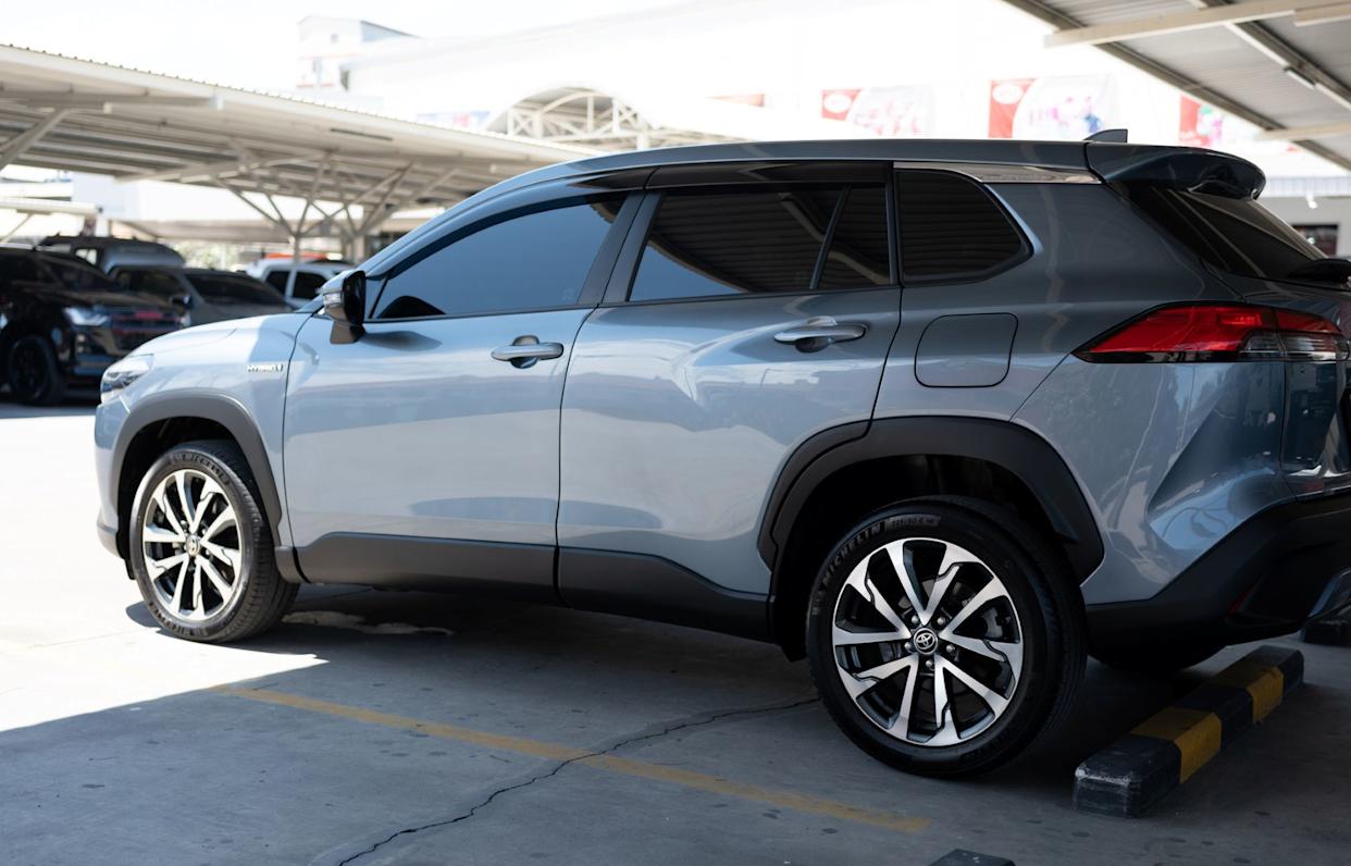 Tesla, Car enthusiast eyeing a Tesla after driving a hybrid that 'completely changed ... expectations'