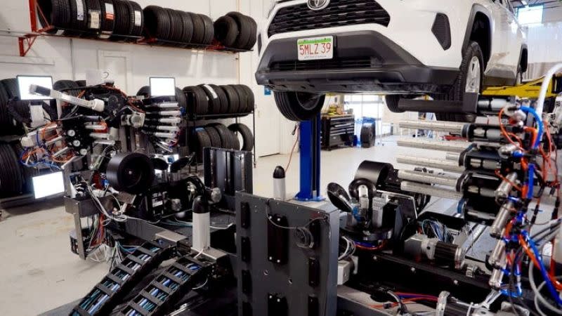 AI Robot Changes Tires and Balances Them in Under 30 Minutes