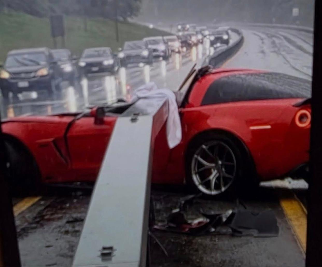 C6 Corvette Z06 Driver Survives Guardrail Smashing Through Cabin in Rainy Highway Crash
