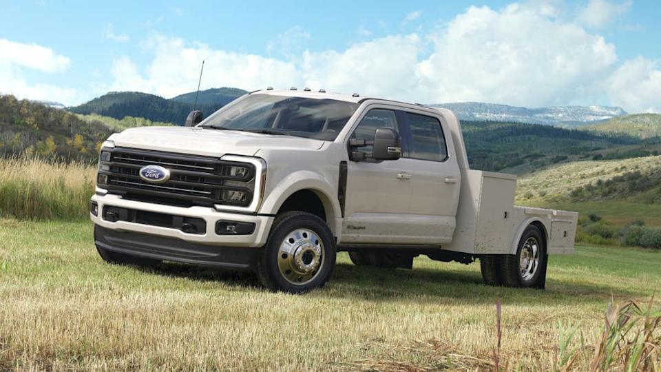 2027 Ford Super Duty Drops Base Engines As Godzilla V8 Becomes Standard