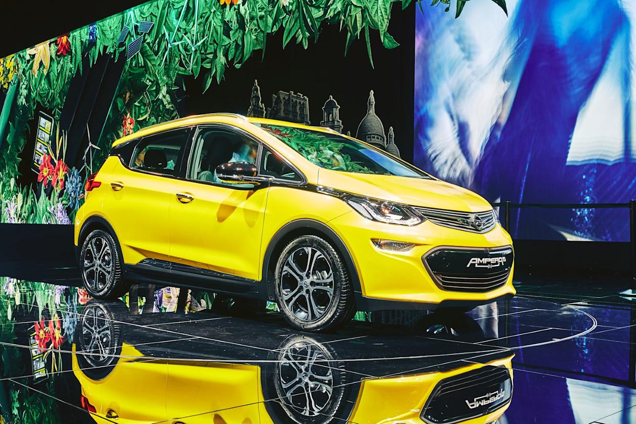 GM, Opel, GM accused of turning Europe's Opel Ampera-e into 'offline bricks' by killing paid EV features
