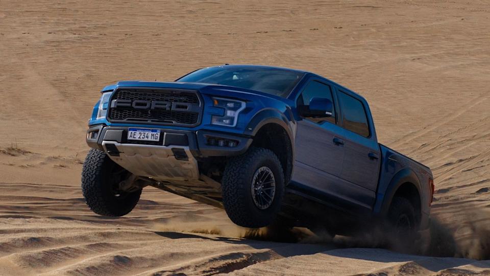 IIHS Claims America’s Speeding Crisis Is Caused By Unregulated Car Ads