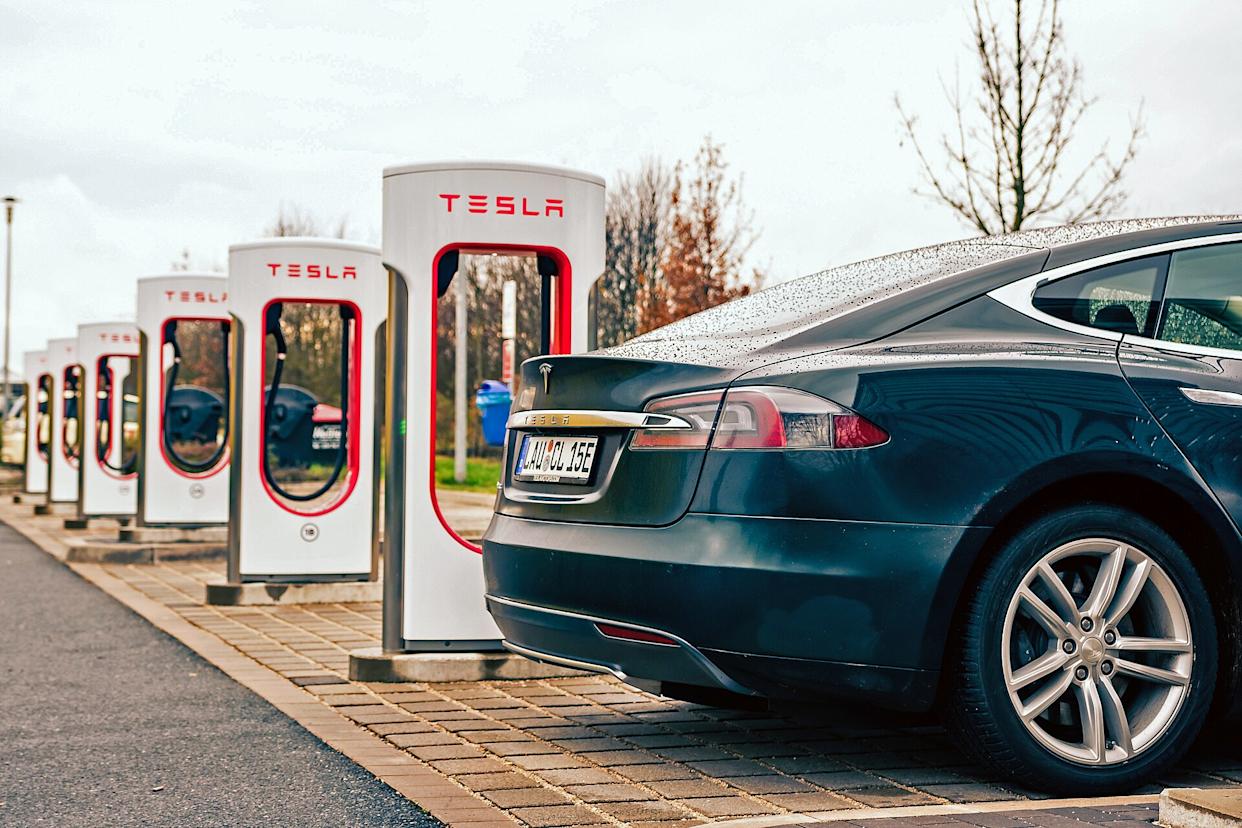 Tesla, Tesla’s Virtual Queue Finally Arrives at Superchargers After Fists Started Flying