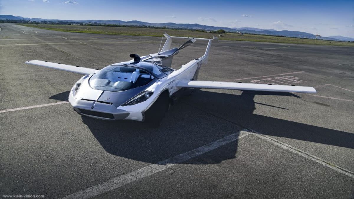 AirCar: 30 Years in the Making, Transforms From Car To Aircraft In 2 Minutes