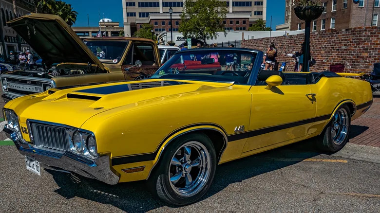 Pontiac GTO Vs Oldsmobile 442: How Do These Legendary Muscle Cars Compare?