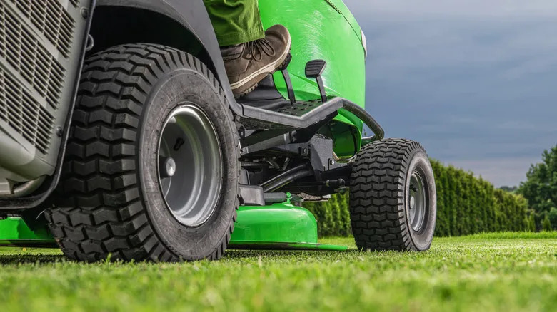 How To Know It's Time To Replace The Brakes On Your Mower