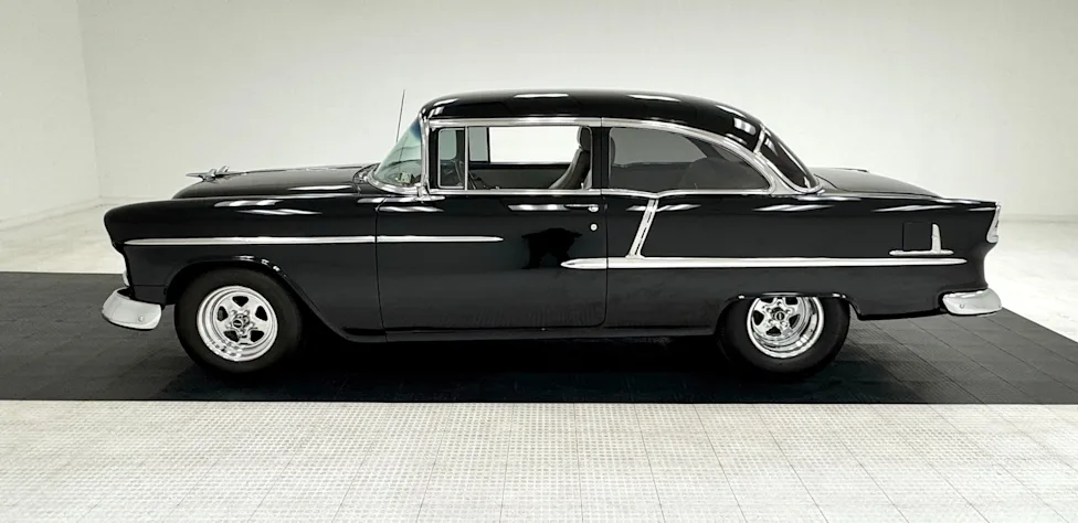 This Restomod 1955 Chevrolet Bel Air Hides A PlayStation 2 Under The Seat