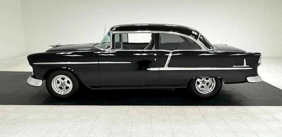 This Restomod 1955 Chevrolet Bel Air Hides A PlayStation 2 Under The Seat