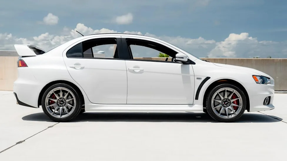Mitsubishi’s Last Lancer Evolution Just Surfaced With Only 722 Miles