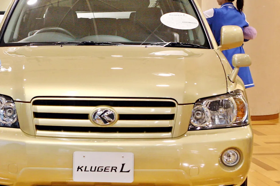 Toyota, Australia adds 15,000 Toyota Klugers to recall as second-row seatbacks may not lock