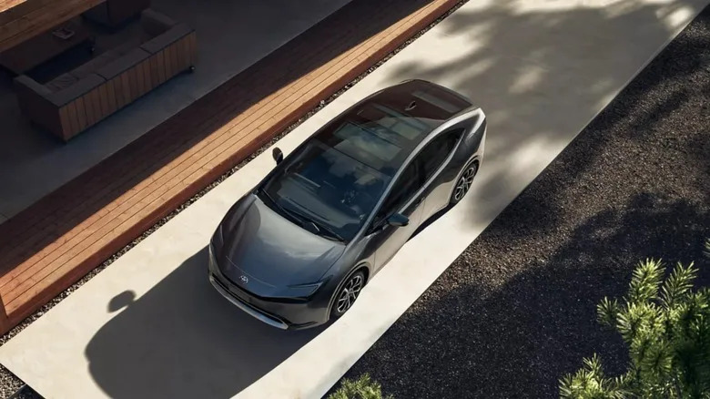 Chinese Company Reveals Solar Car Roofs Ready For Mass Production