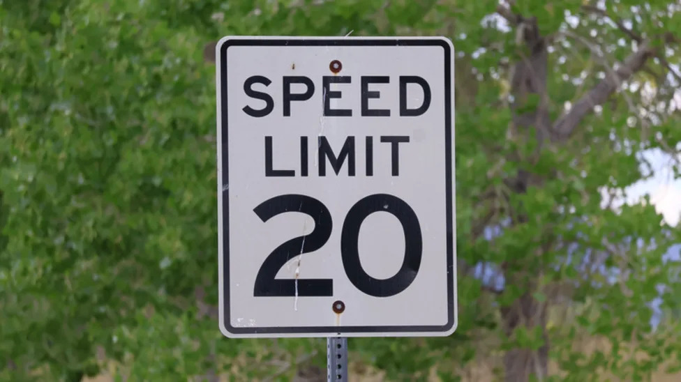 Do Speed Limit Signs On Private Roads Have To Follow Federal Rules?