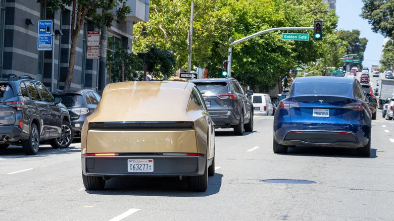 Instead Of A Steering Wheel, The Tesla Cybercab Uses An On-Screen Joystick For Emergencies