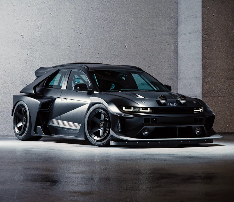 Hyundai, Hyundai's Electric Hot Hatch Makes a Suspiciously Good Group B Car