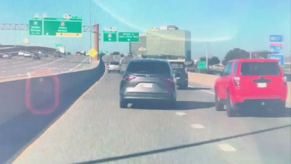 Minivan Driver Turns a Lane Change Into a Game of Chicken in Dashcam Footage