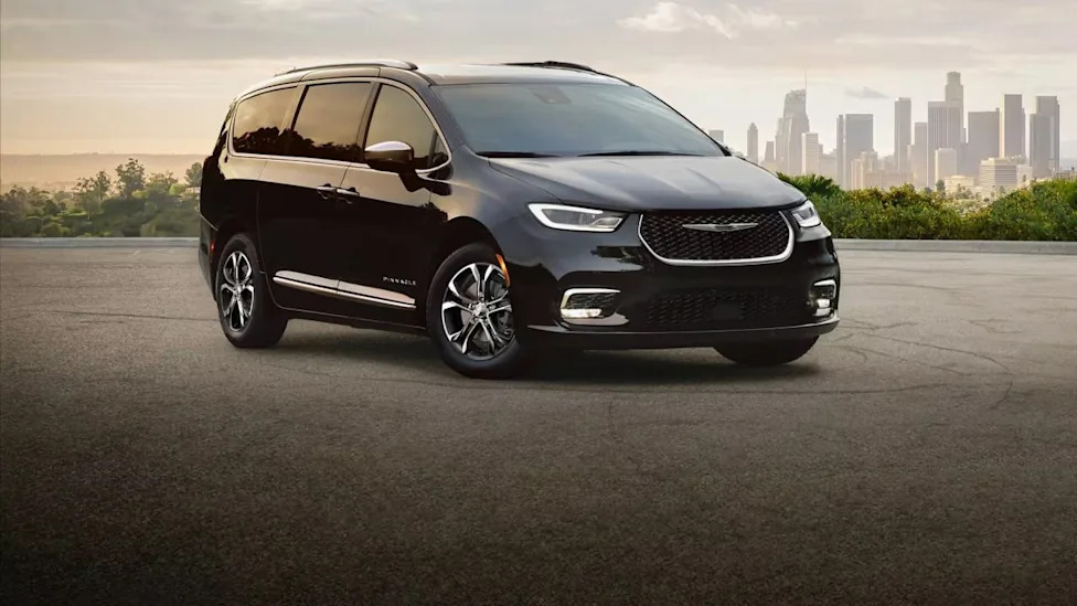 A Chrysler Salesman Has Explained Why He'd Never Buy a Pacifica Minivan