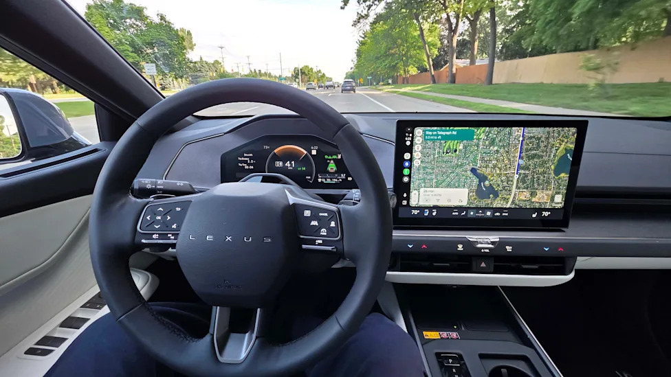 Payne: On the town with the hybrid/EV Lexus ES twins