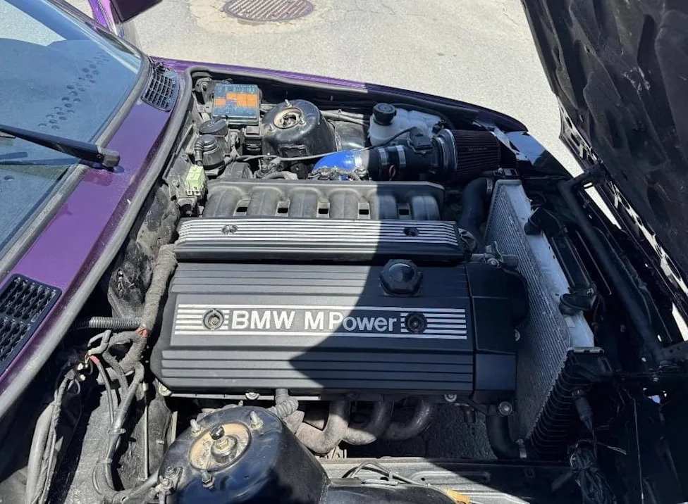 Twilight Purple S52-Swapped 1991 BMW 318i Is a Winter-Built E30 Sleeper