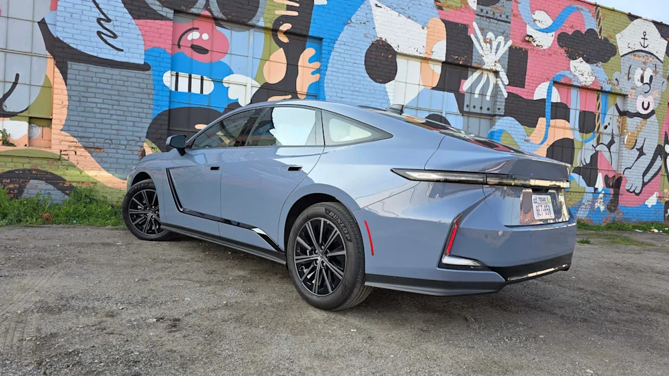 Payne: On the town with the hybrid/EV Lexus ES twins