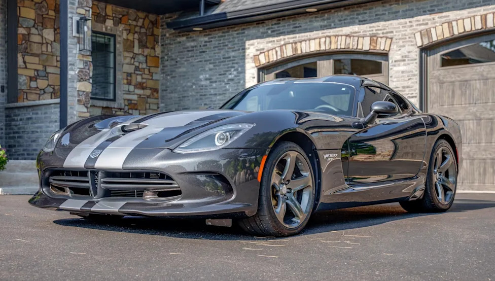 This 543-Mile 2017 Dodge Viper GTC Is One of the Rarest Final-Year Vipers Ever Built
