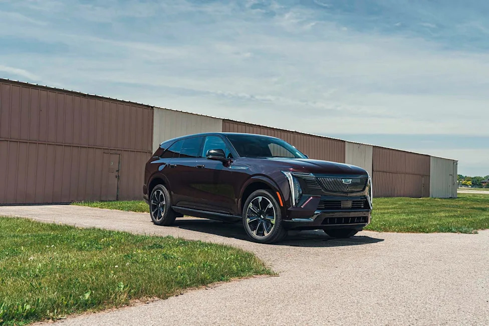 This Is How You Can Get Apple CarPlay and Android Auto in Your Chevy, Cadillac, or GMC EV