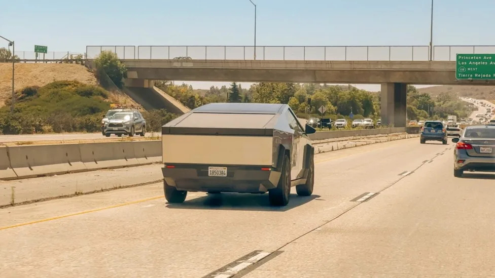 Cybertruck Driver Caught on Video Sleeping at 65 MPH on California Highway 101