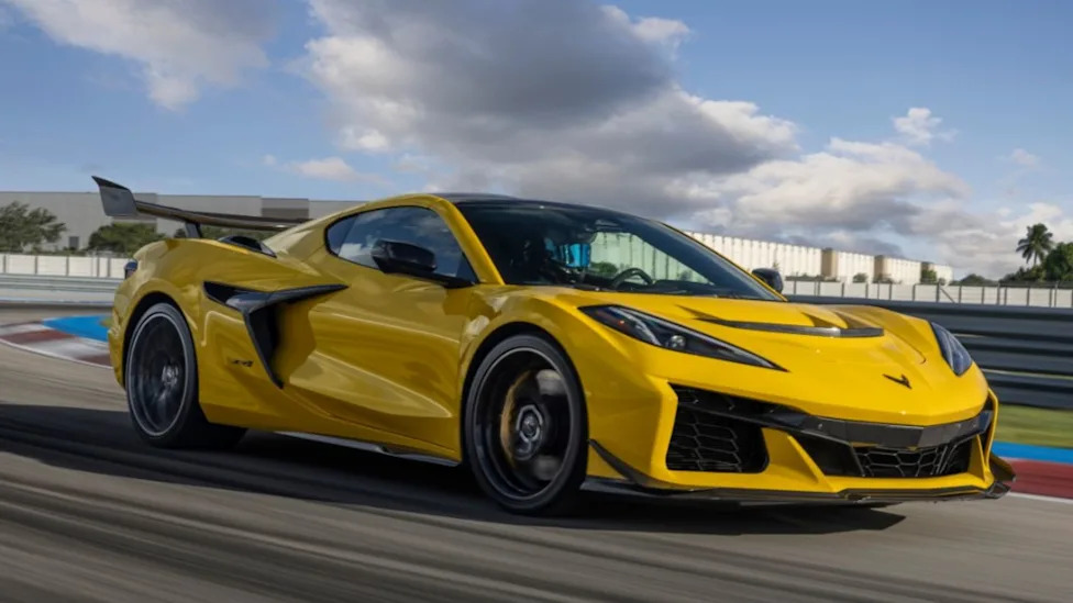 GM Crammed 721 Horsepower Into a Corvette With a Battery the Size of a Cordless Drill