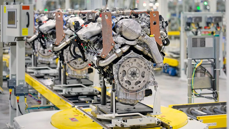 GM’s Huge 8.3-Liter ‘Mongoose’ Diesel for Chevy and GMC’s HD Trucks Cranks Out 1230 LB-FT of Torque