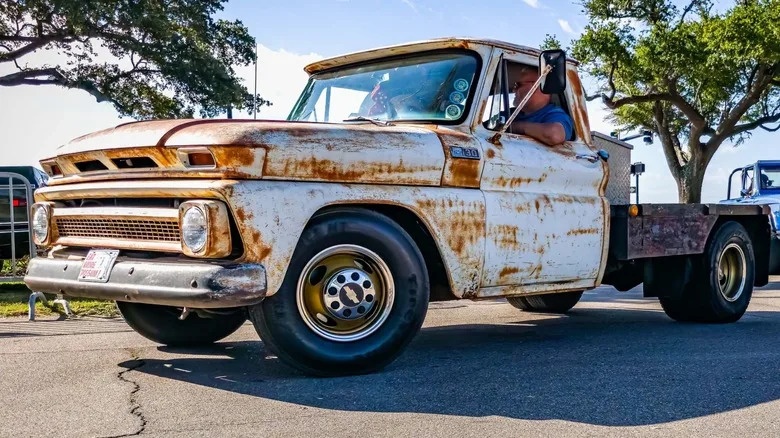 Ford 300 Vs. Chevy 292: How Do These Legendary Inline-6 Engines Compare?