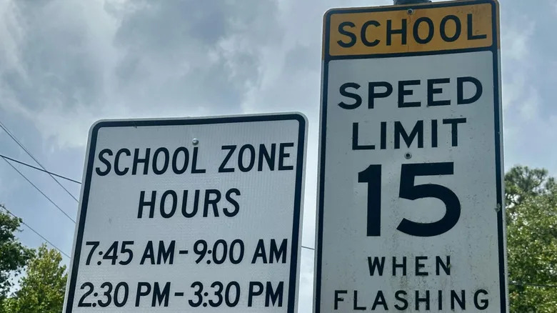 How Far Apart Do Speed Limit Signs Need To Be On The Road?