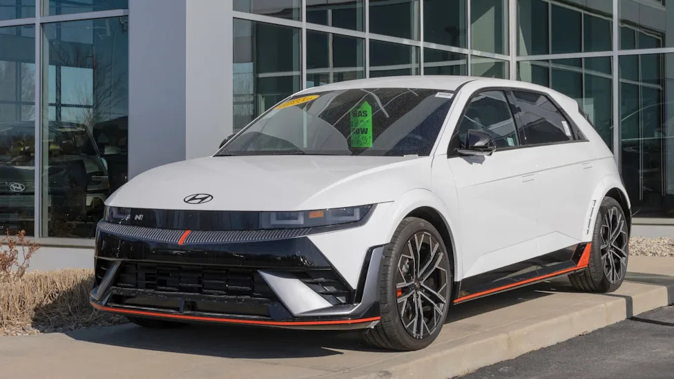 Hyundai, Hyundai Ioniq, Hyundai Ioniq 5, Hyundai Ioniq 5 becomes the only EV on Kelley Blue Book's best family cars list — and now starts at $35,000