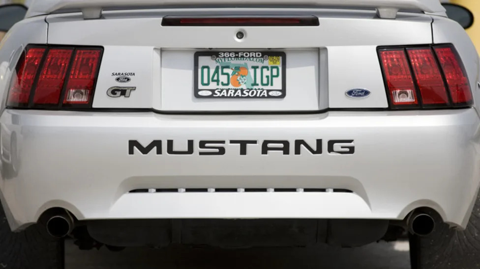 Is It Illegal For A Car To Have Two Different License Plates?