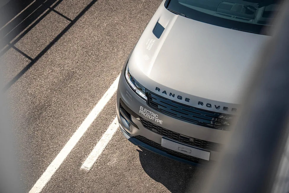 An Electric Version of the Range Rover Sport is Coming to a Valet Stand Near You