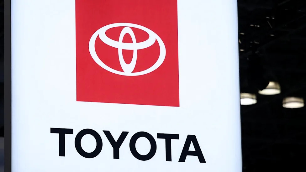 Toyota recalls 508,000 Camrys over blank dashboard display