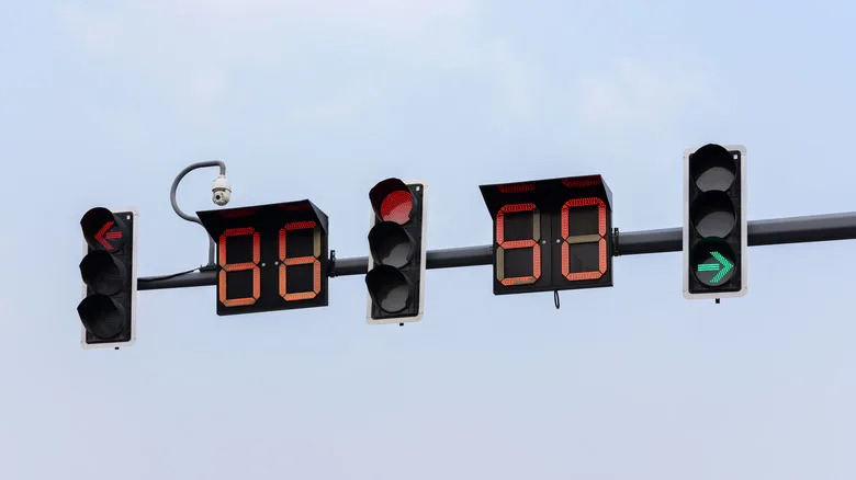Why Do Traffic Lights In The US Not Have A Countdown Timer?