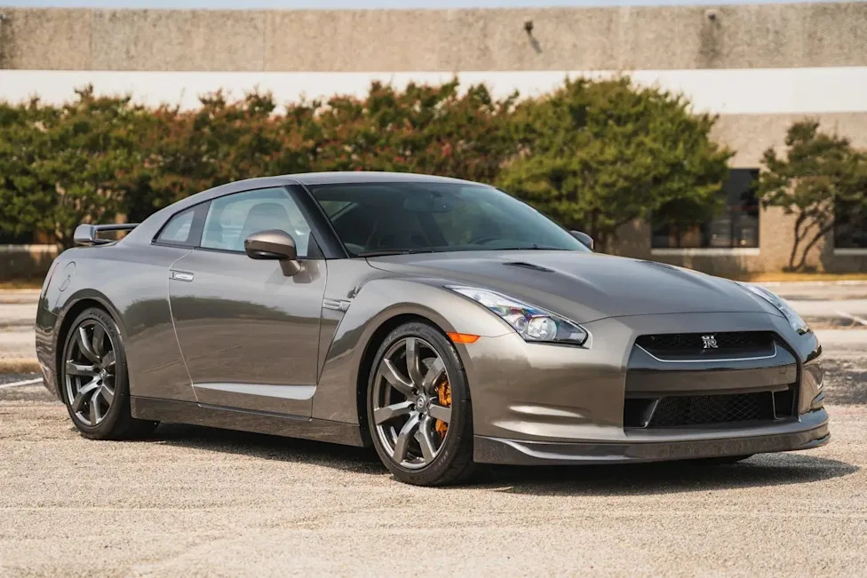 Nearly New: This 2k-Mile 2009 Nissan GT-R Premium Is a Time Capsule of Godzilla's Golden Age