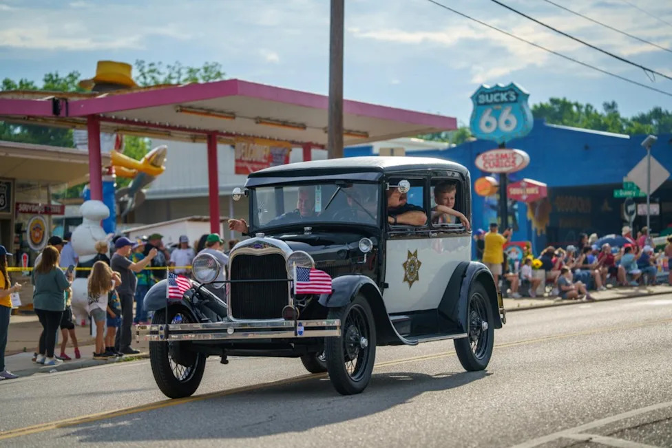 Watch: Oklahoma parade features record-breaking 3,596 classic cars