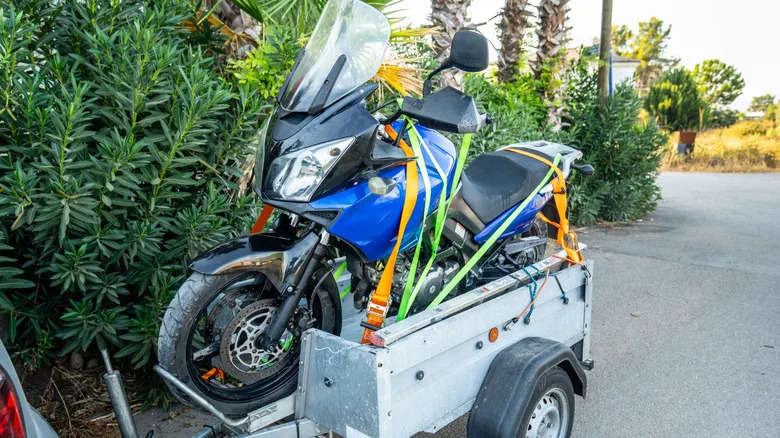 No Wheel Chock? Here's How To Tie Down A Motorcycle To A Trailer In A Pinch