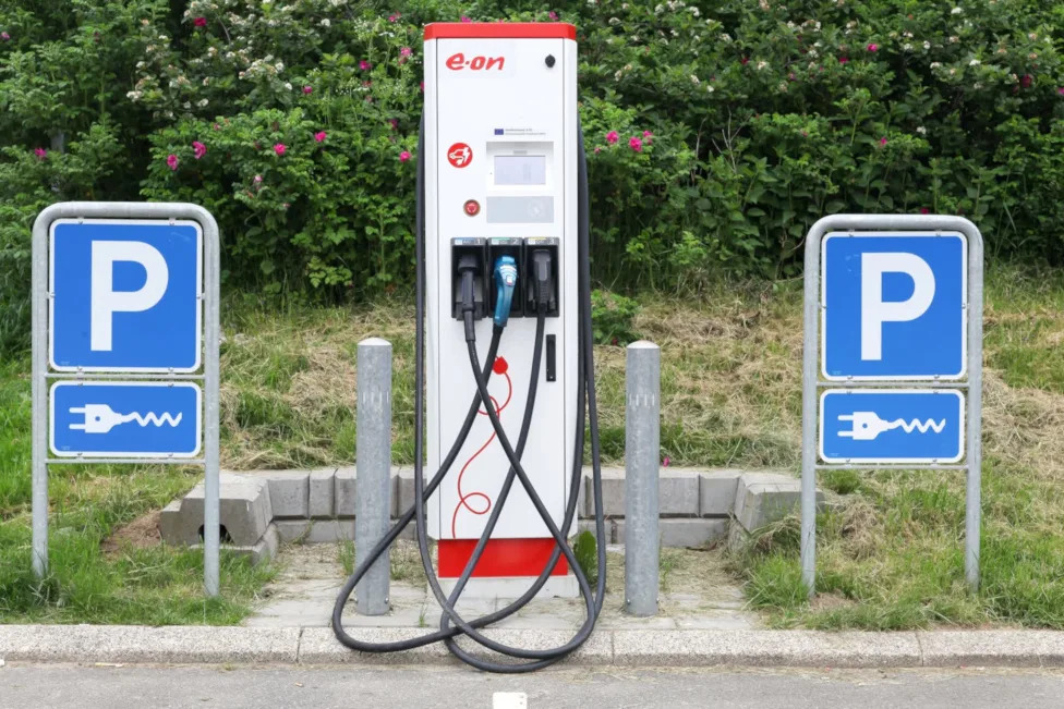 E.ON Next cuts UK overnight EV charging rate to 9 cents per kWh, lowest among major suppliers